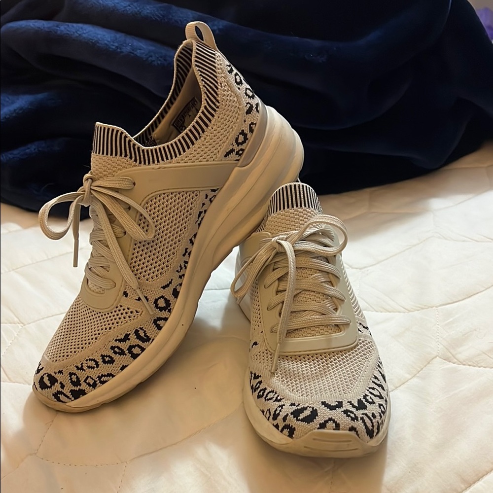 Skechers Cream and Black Sneakers with Geometric Design